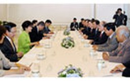 Chủ tịch Quốc hội gặp Tổng thống Hàn Quốc